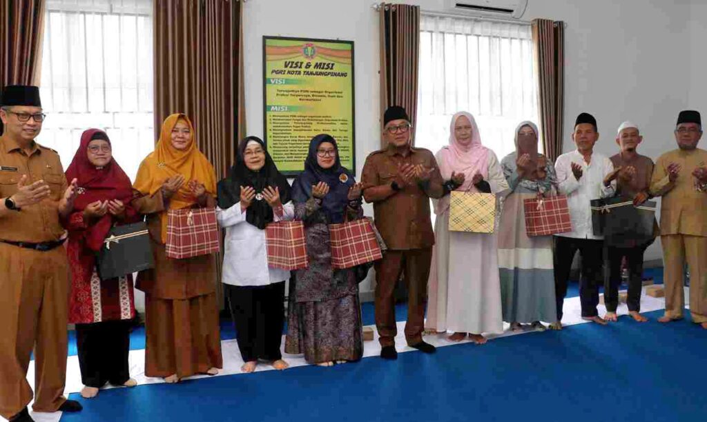8 Guru di Tanjungpinang Berangkat Haji, Lis Darmansyah Titip Doa untuk Kemajuan Kota