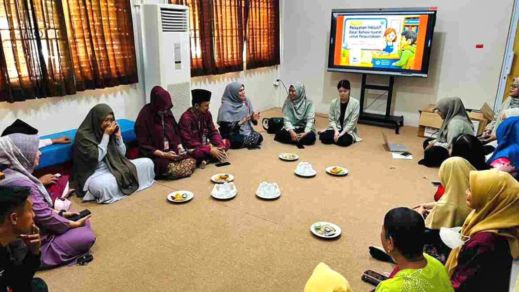 Perkuat Layanan Inklusif, Petugas Perpustakaan Tanjungpinang Dilatih Bahasa Isyarat Bisindo