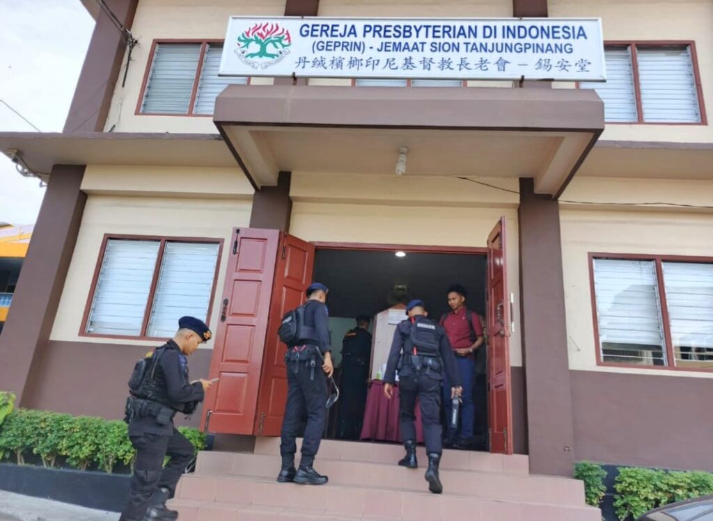 Jelang Kamis Putih, Polisi Sterilisasi Gereja di Tanjungpinang demi Ibadah Aman