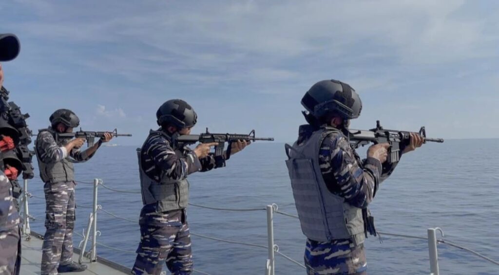 Latihan Tempur di Laut Natuna Utara, KRI Silas Papare-386 Asah Akurasi Tembakan dan Kesiapan Prajurit