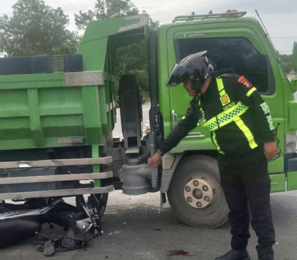 Truk Berbelok di U-Turn, Motor Tabrak Samping Kendaraan di Bintan, Dua Orang Luka Berat