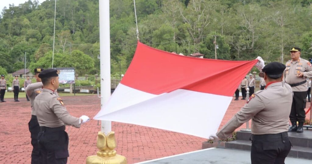 Diguyur Hujan, Upacara Hari Kesadaran Nasional di Polres Lingga Tetap Khidmat dan Penuh Semangat