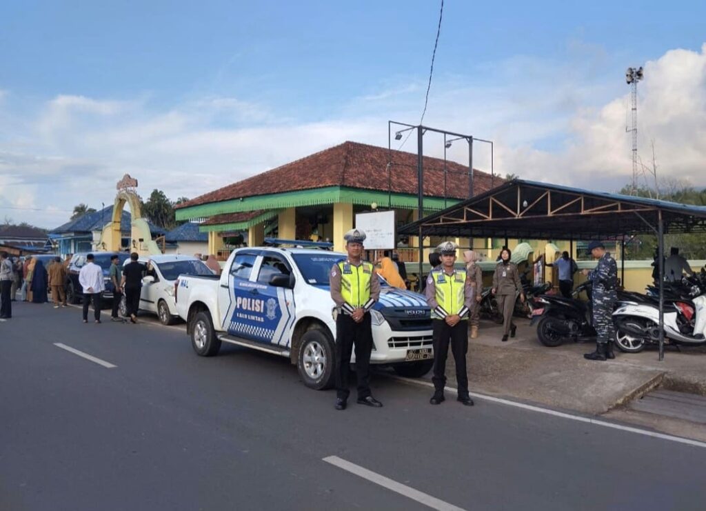 Tangis Haru Iringi Keberangkatan Jemaah Haji Lingga, Polisi Kawal hingga Pelabuhan