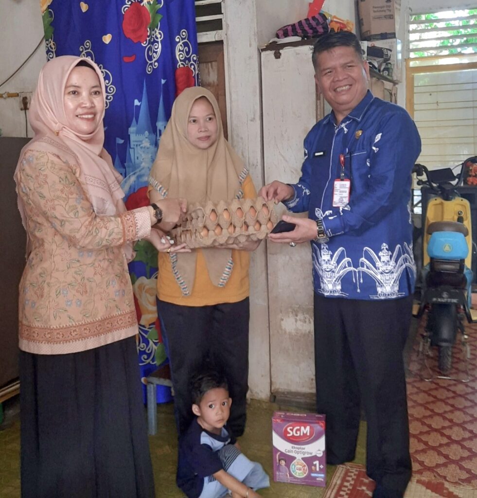 BKPP Kuansing Turun Langsung Tangani Stunting, Salurkan Bantuan Gizi ke Anak di Tanjung Simandolak