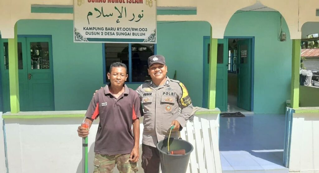 Polres Lingga Salurkan Perlengkapan Kebersihan ke Masjid dan Surau, Perkuat Kemitraan dengan Warga
