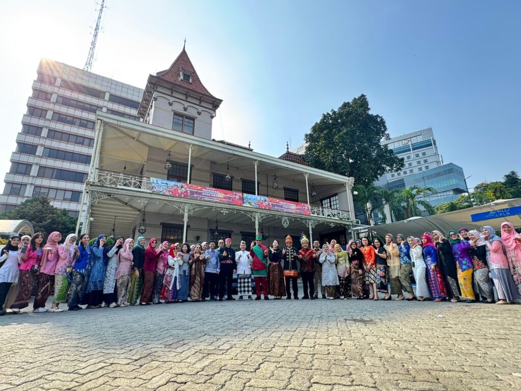Kartini Energi: Srikandi PLN Layani Langsung Pelanggan