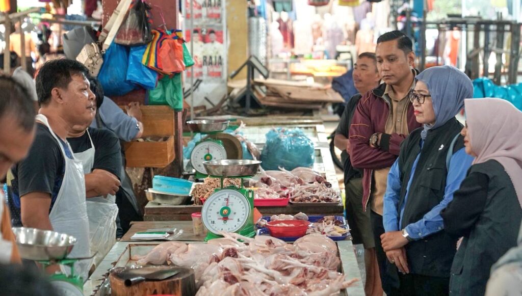 Sekdaprov Kepri Tinjau Harga Pangan di Pasar Bincen, Cabai Rawit Tembus Rp65.000 per Kilogram