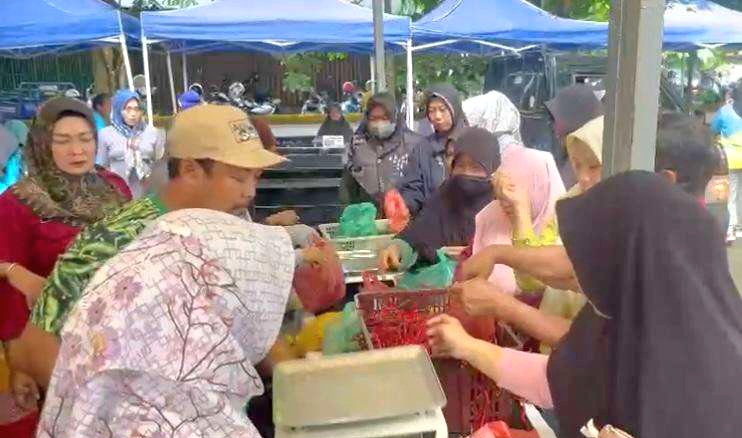 Warga Serbu Operasi Pasar Murah di Tanjungpinang, Beras dan Minyak Goreng Jadi Buruan