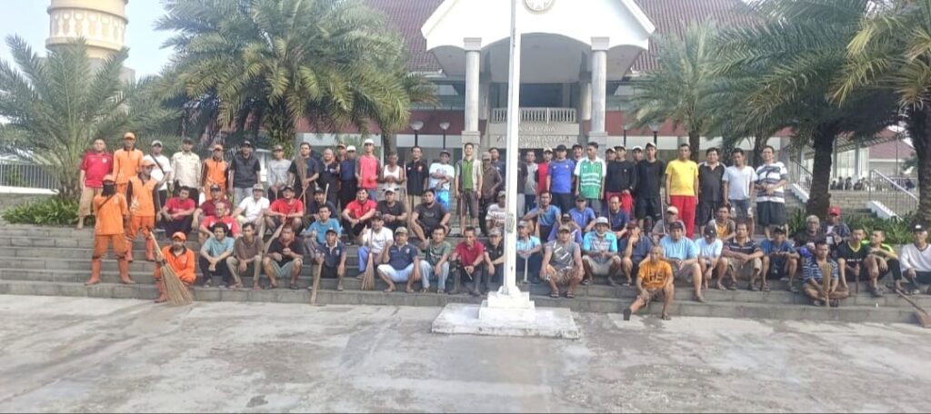 Kerja Bakti di Masjid Hasyim Asy’ari, Warga RW 14 Duri Kosambi Tegaskan Kawasan Pesakih Masuk Wilayah Mereka