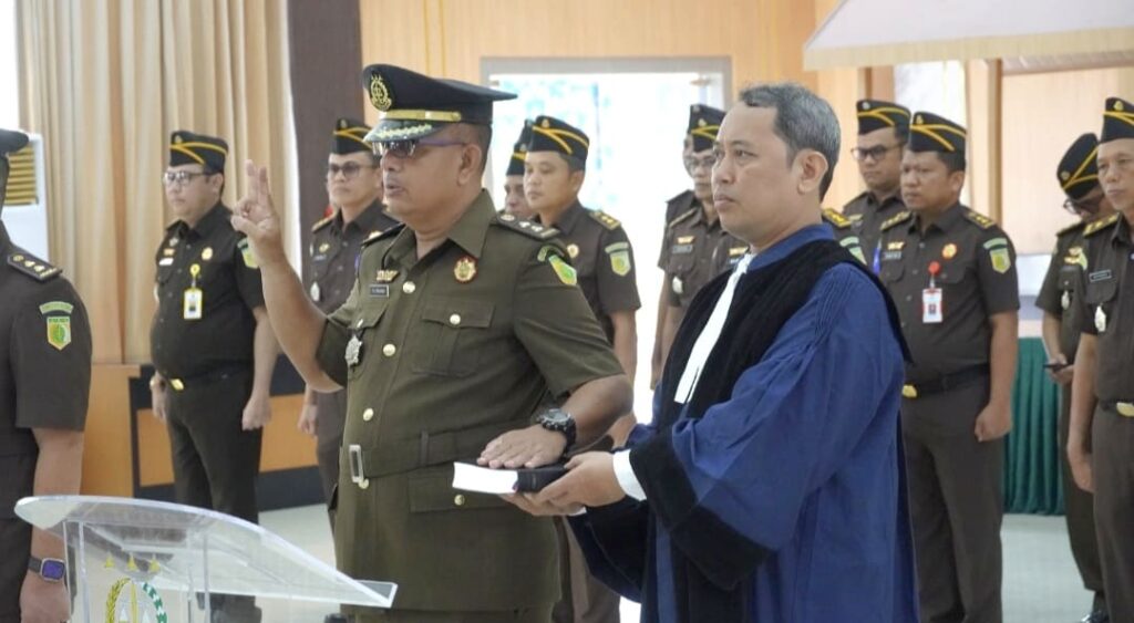 Kajati Kepri Lantik Delapan Pejabat Eselon IV, Tekankan Integritas dan Profesionalisme