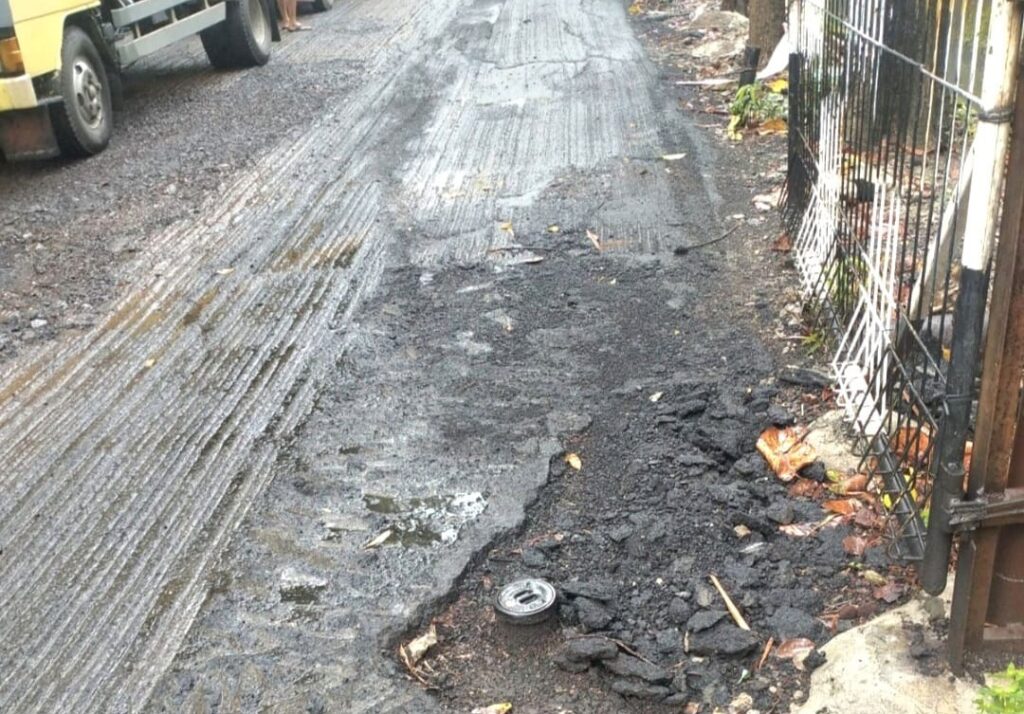 Pengaspalan Saat Hujan di Cengkareng Disorot, Warga Pertanyakan Kualitas Proyek