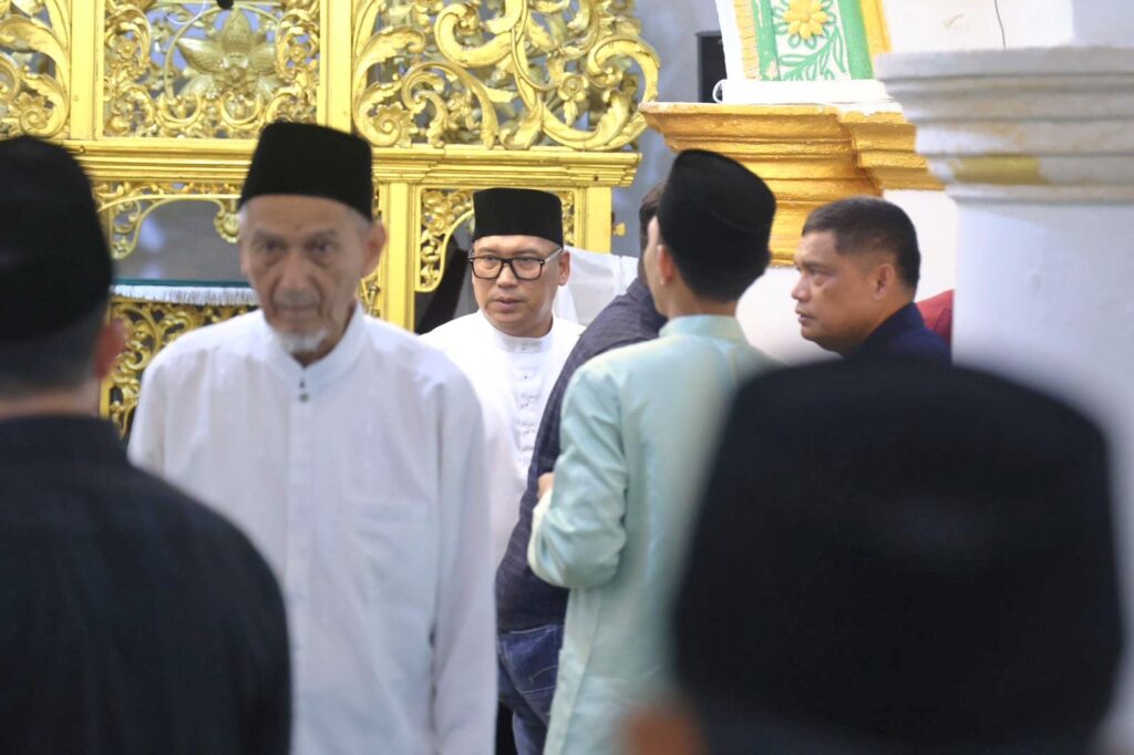 Salat Jumat di Pulau Penyengat, Wagub Kepri Ajak Warga Perkuat Kebersamaan Pasca-Iduladha