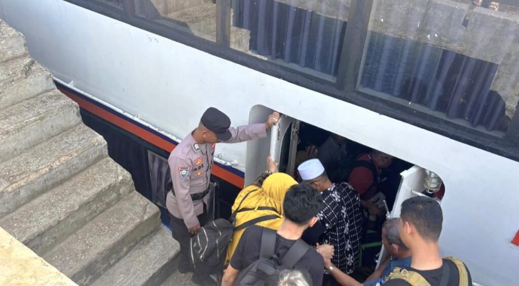 Libur Panjang, Polsek Daik Lingga Perketat Pengamanan Arus Penumpang di Pelabuhan Sei Tenam