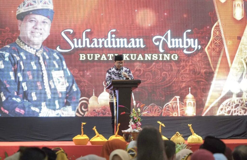 Wali Kota Batam Sebut Warga Kuansing Solid, Erlita Sari Amsakar Dilantik Pimpin IWAKUSI