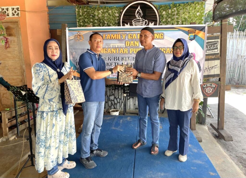 Perpisahan Penuh Haru, Polsek Bukit Bestari Gelar Family Gathering Antar Purna Tugas Wakapolsek