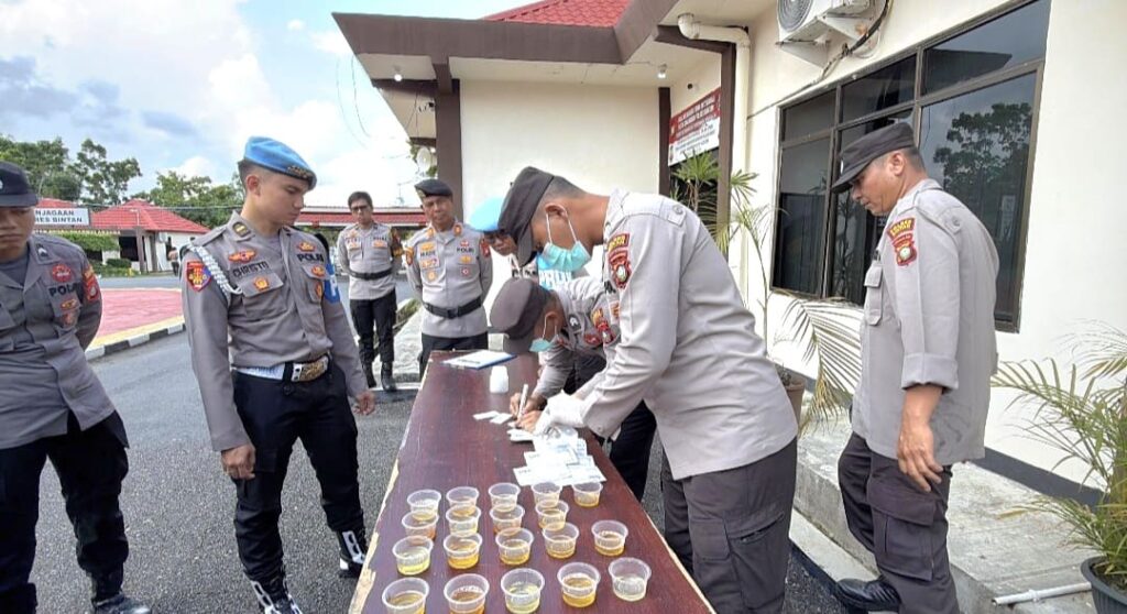 Propam Polda Kepri dan Polres Bintan Gelar Gaktibplin, Tes Urine hingga Kelengkapan Personel Diperiksa