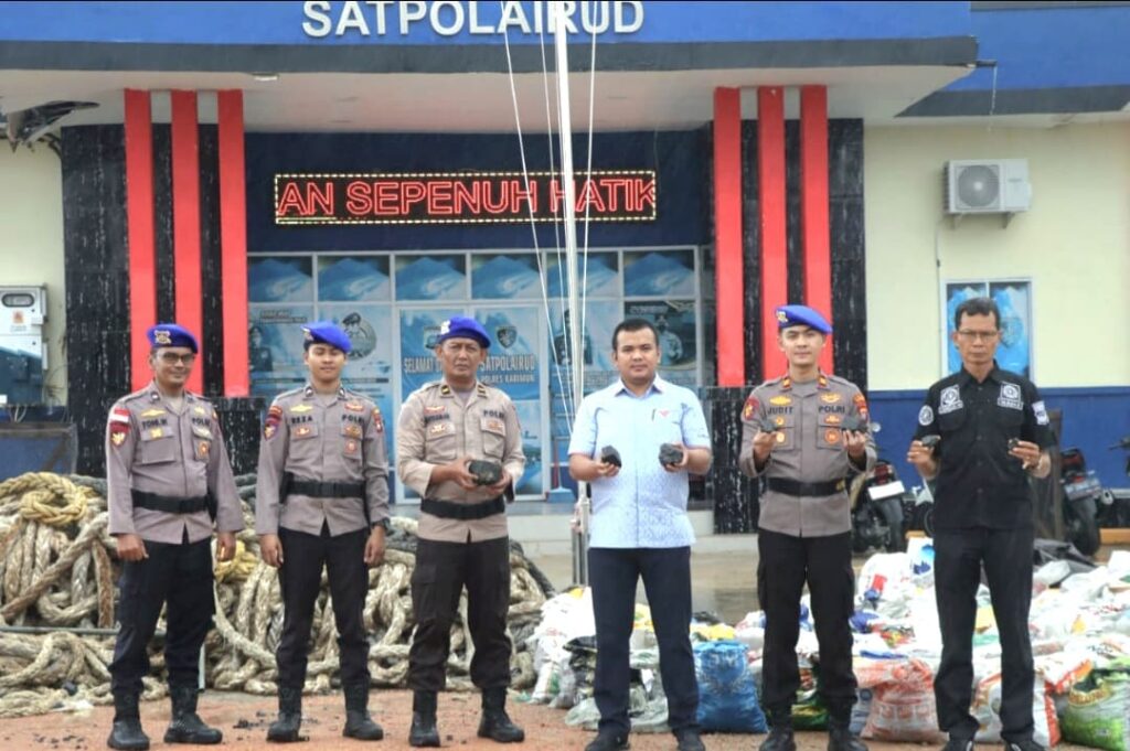 Satpolairud Polres Karimun Gagalkan Penyelundupan 9,5 Ton Terak Timah Ilegal ke Riau