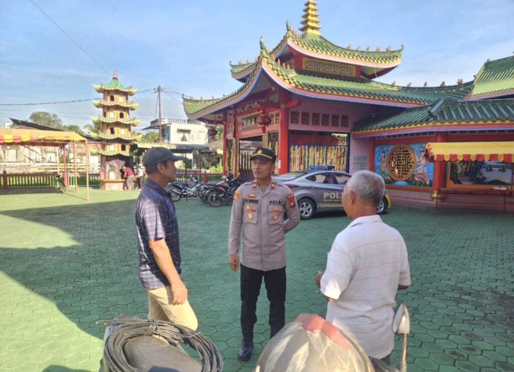 Polres Lingga Sterilisasi Klenteng Cetiya Dharma Ratna Jelang Perayaan HUT
