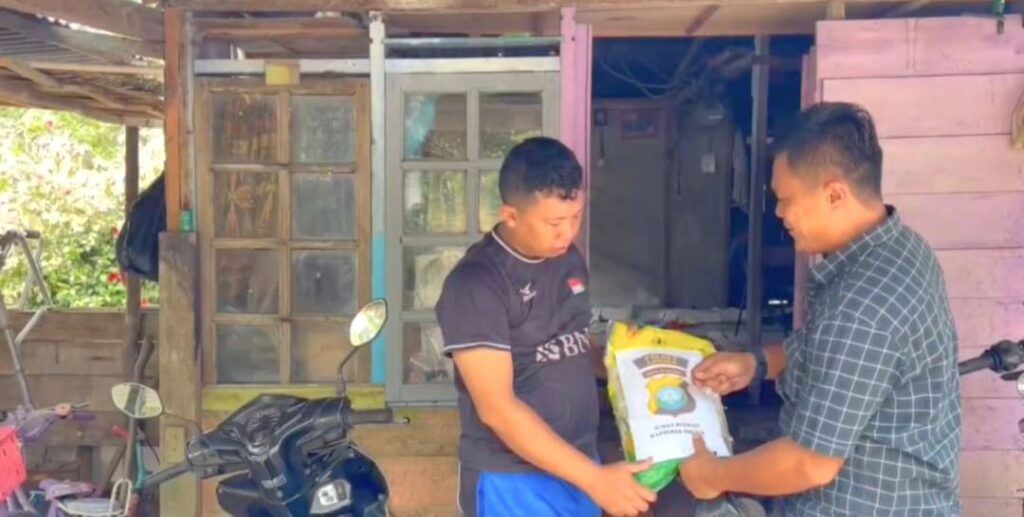 Jumat Berkah Polres Lingga, Warga Singkep Terima Bantuan Sembako