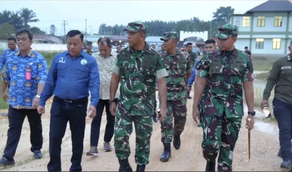 Danrem 031/Wira Bima Tinjau Pembangunan Makodim Kuansing, Suhardiman Amby Optimistis Segera Definitif