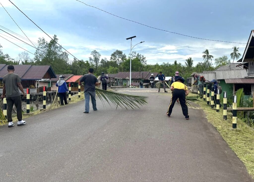 Jumat Bersih di Kampung Gelam, TNI-Polri dan Warga Gotong Royong Cegah DBD