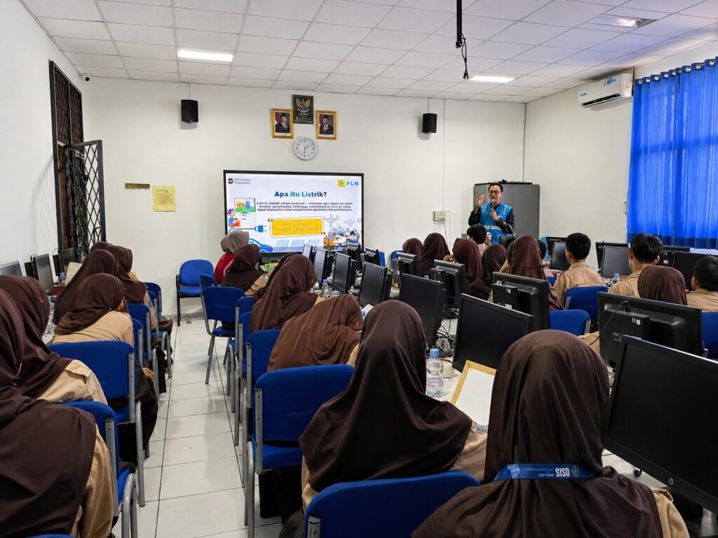 Tak Sekadar Listrik, PLN Tanamkan Mindset Energi Bersih ke Generasi Muda