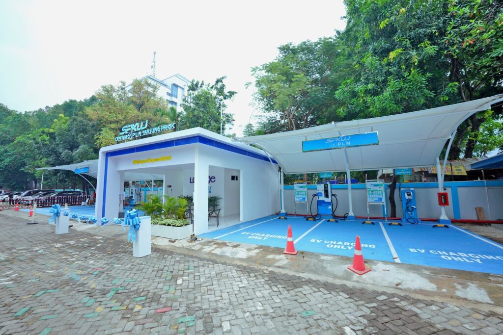 PLN Resmikan SPKLU Center ke-5 di Jakarta, Perluas Akses Pengisian Kendaraan Listrik di Tanjung Priok