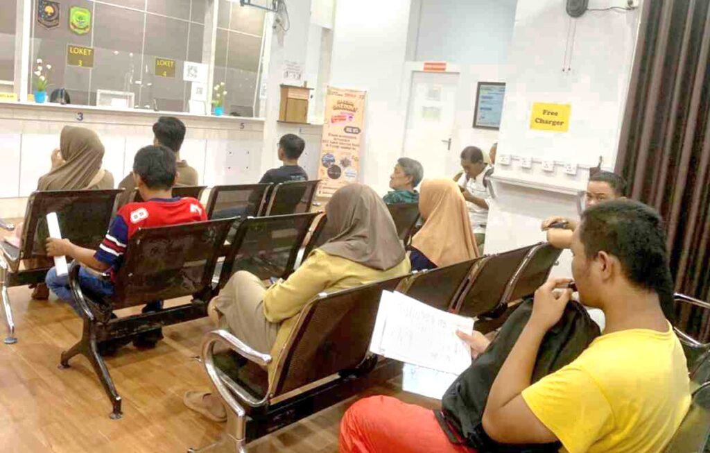 Jelang SPMB SMA/SMK, Pengurusan KK di Tanjungpinang Melonjak hingga Ribuan Pemohon