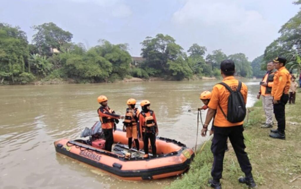 Remaja 14 Tahun Terseret Sungai Ciujung di Lebak, Pencarian Hari Kedua Belum Membuahkan Hasil