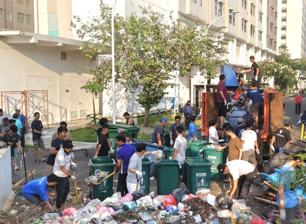 Warga Rusun Persakih Tower 6 Gelar Kerja Bakti, Wujudkan Lingkungan Bersih dan Sehat