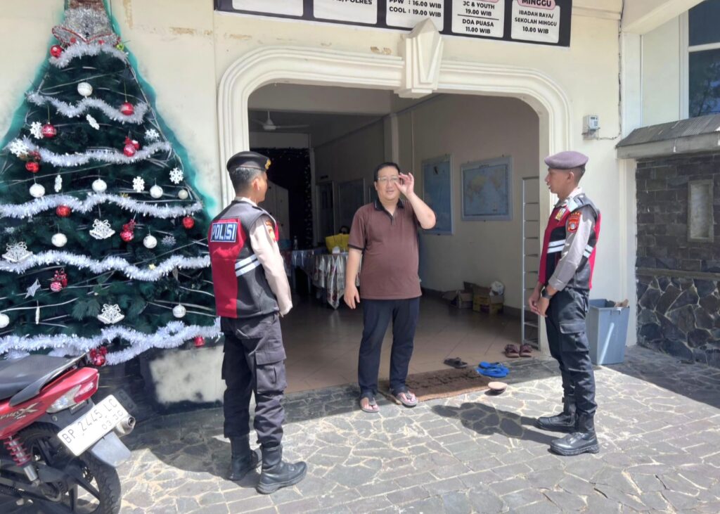 Polres Lingga Perketat Patroli Gereja, Pastikan Umat Kristiani Beribadah dengan Aman dan Nyaman
