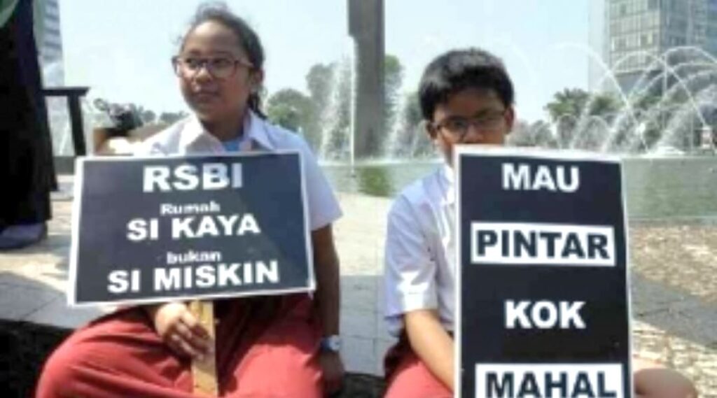 Biaya Kuliah Kian Mahal, Saatnya Meninjau Kembali Paradigma Pendidikan