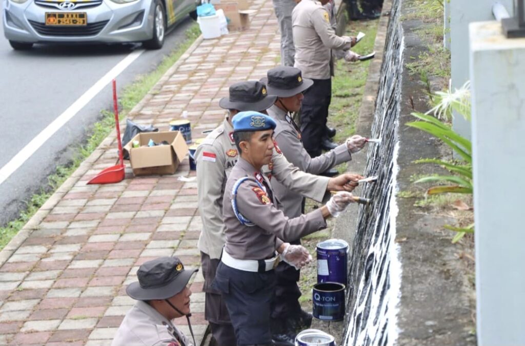 Sambut Hari Bhayangkara ke-80, Polsek Tanjungpinang Kota Gelar Bakti Religi di Gereja