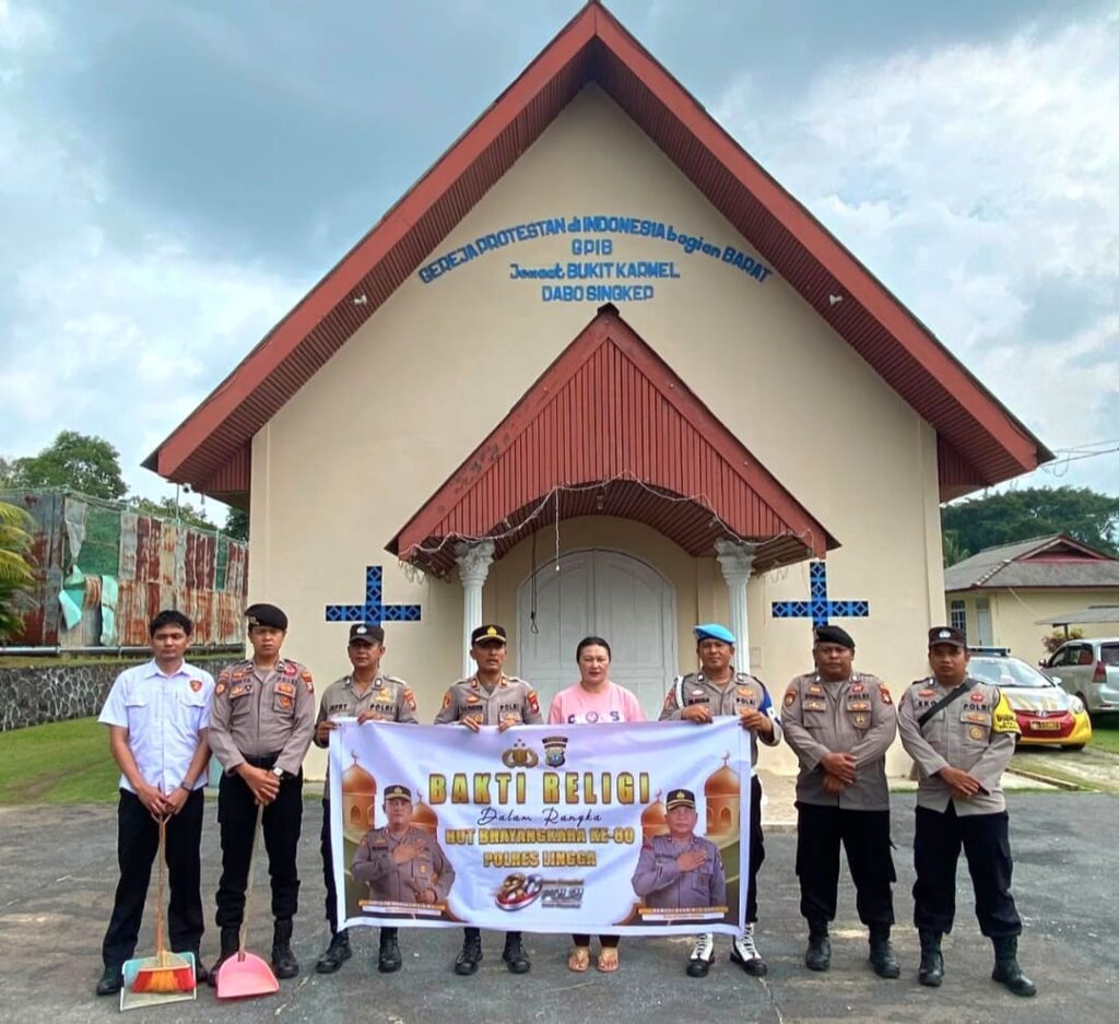 Sambut Hari Bhayangkara ke-80, Polsek Dabo Singkep Gelar Bakti Religi di GPIB Bukit Karmel