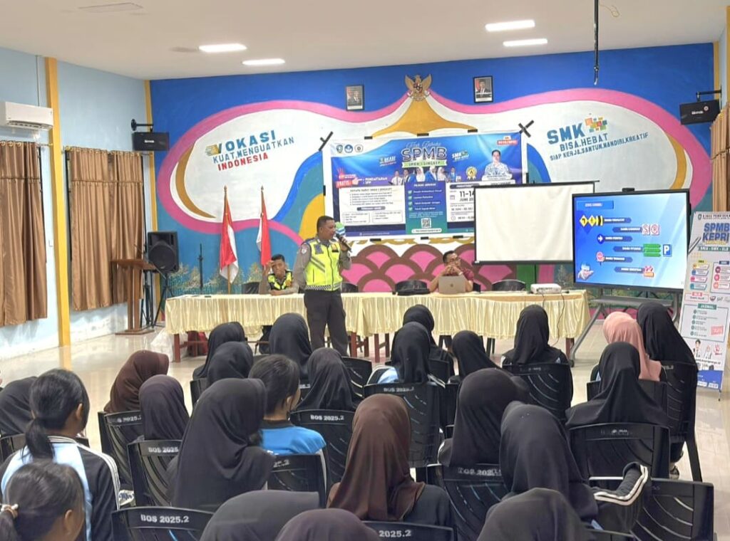 Satlantas Polres Lingga Edukasi Pelajar SMKN 1 Singkep, Dorong Generasi Muda Tertib Berlalu Lintas