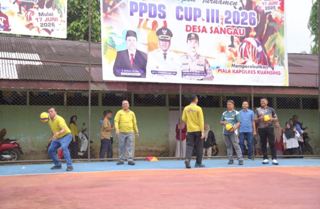 Bupati Kuansing Buka Turnamen Voli Desa Sangau, Dorong Pembinaan Atlet Muda