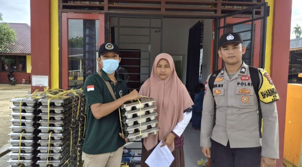 SPPG YKB Polres Lingga Salurkan 1.290 Porsi Makan Bergizi Gratis untuk Balita, Pelajar dan Santri