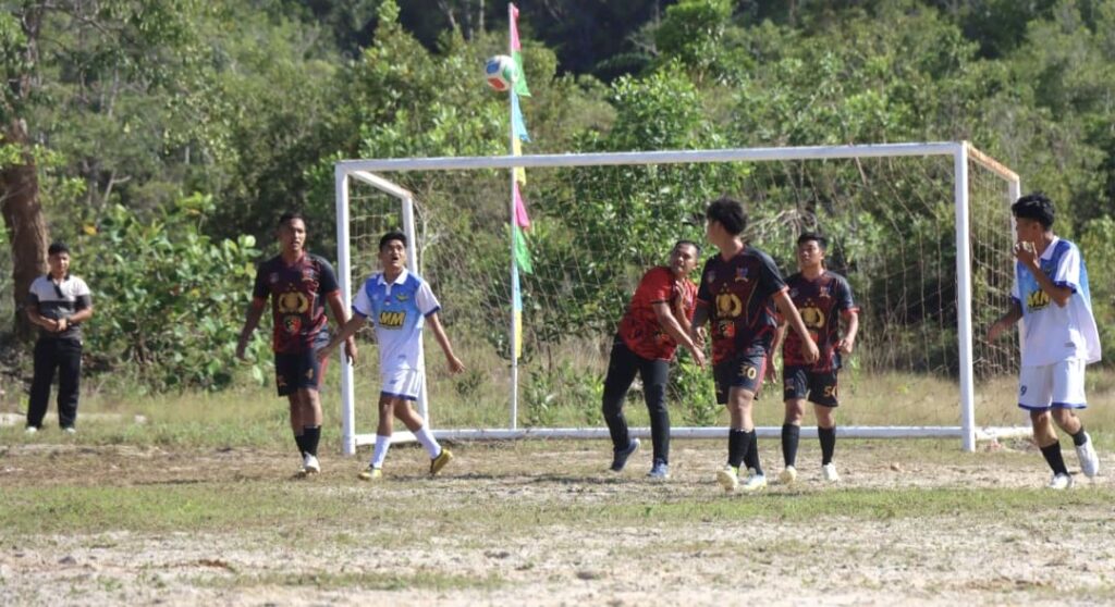 Hari Kedua Mini Soccer Kapolres Lingga Cup, Satreskrim Tumbangkan Polsek Daik Lingga dengan Skor 4-1