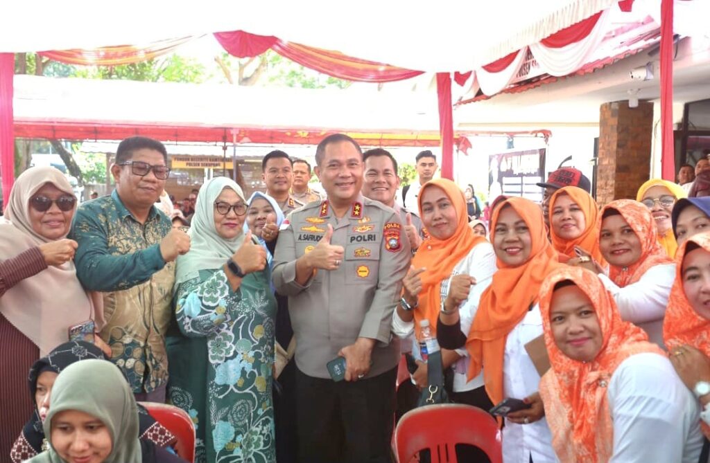 Nobar Piala Dunia dan Baksos di Sekupang, Kapolda Kepri Perkuat Kedekatan Polri dengan Masyarakat