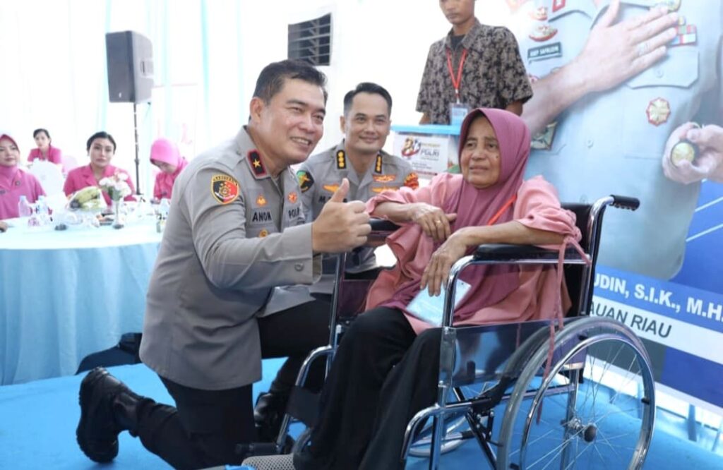 Wakapolda Kepri: Polri Hadir Melayani Melalui Bakti Kesehatan dan Bantuan Sosial