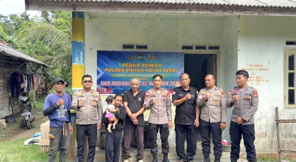 Sambut Hari Bhayangkara ke-80, Polres Bintan Bedah Rumah Warga Kurang Mampu di Desa Bintan Buyu