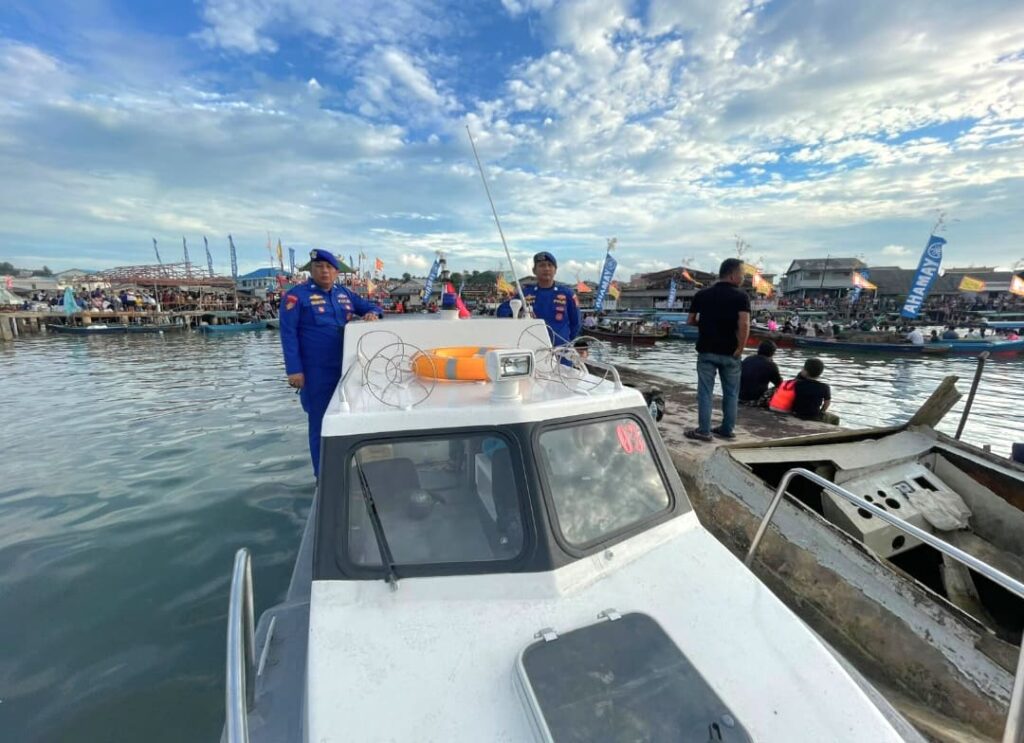 Satpolairud Polresta Tanjungpinang Siaga Amankan Lomba Perahu Naga pada Sembayang Keselamatan Laut Pelantar III