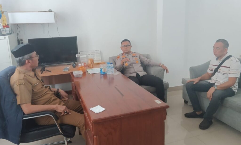 Kapolsek Pinang dan TNI Amankan PPDB SMPN 34 Cipete, Sekolah Merasa Lebih Tenang