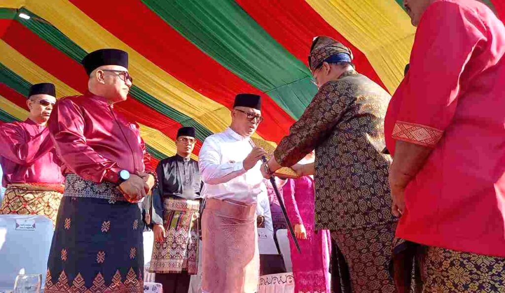 Pawai Taaruf MTQ XII Kepri Semarak, Lis Darmansyah Dorong Syiar Islam Sekaligus Penguatan Ekonomi Daerah