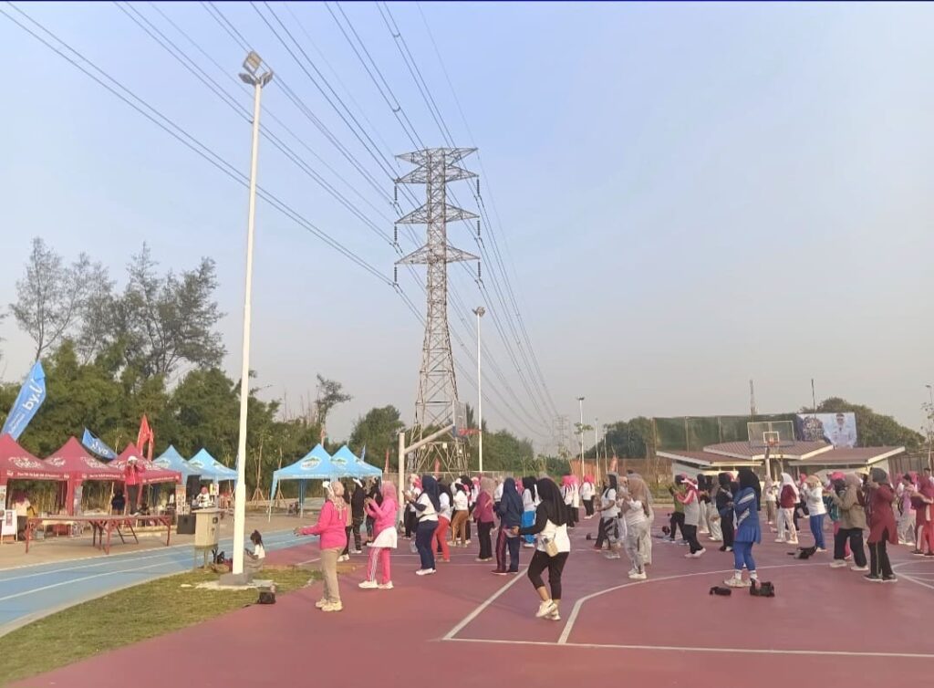 Kecamatan Kembangan Gelar Senam Bersama Semarakkan HUT ke-500 Jakarta