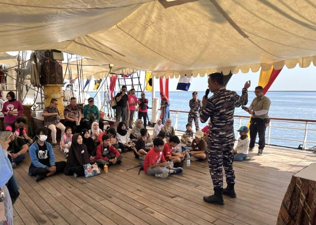 Koarmada I Kenalkan Dunia Kemaritiman kepada Generasi Muda Lewat Open Ship KRI Dewaruci