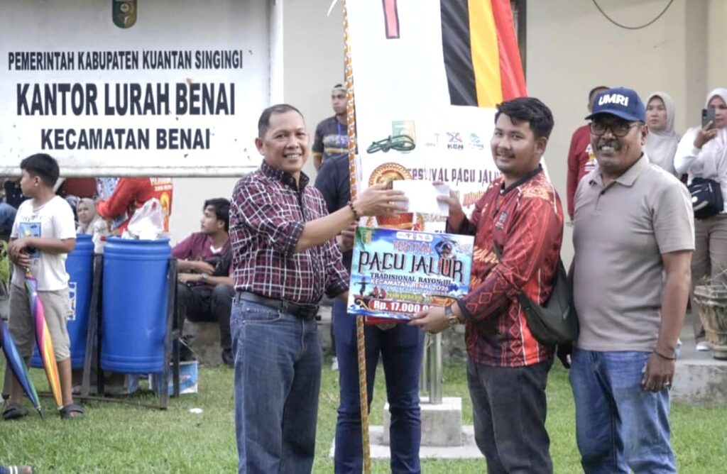 Benai Sukses Jadi Tuan Rumah, Jalur Kahulu Jantan Danau Kompe Juara Pacu Jalur Rayon III 2026