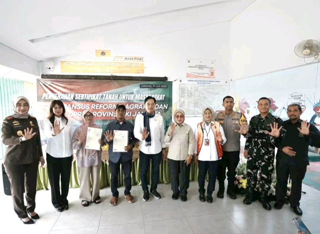 22 Warga Tambora Terima Sertifikat PTSL, Wali Kota Jakbar Minta Pendataan Terus Dilanjutkan