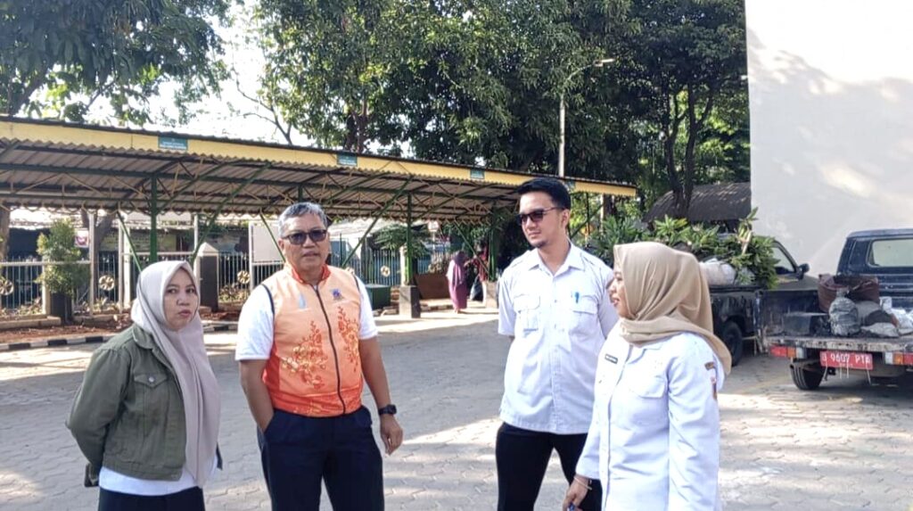 Kecamatan Kalideres Tata Lingkungan Kantor untuk Tingkatkan Kenyamanan Pelayanan Publik