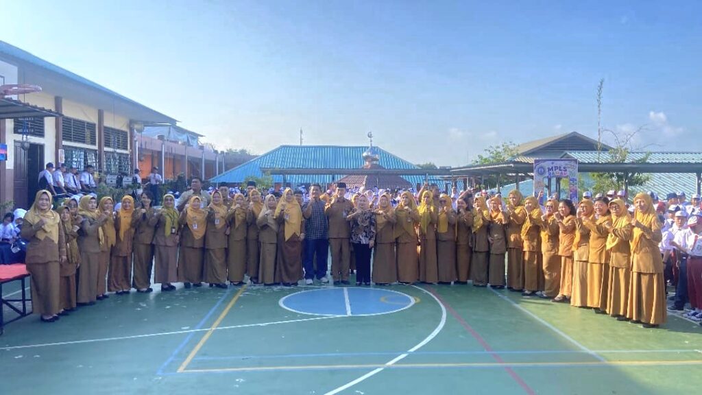 Tinjau MPLS, Weni Pastikan Sekolah Ciptakan Lingkungan Belajar yang Aman, Inklusif dan Menyenangkan